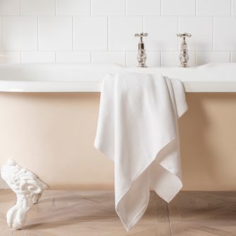 Brilliant White Field Tile (wall) Parquet Cross Pine (floor)