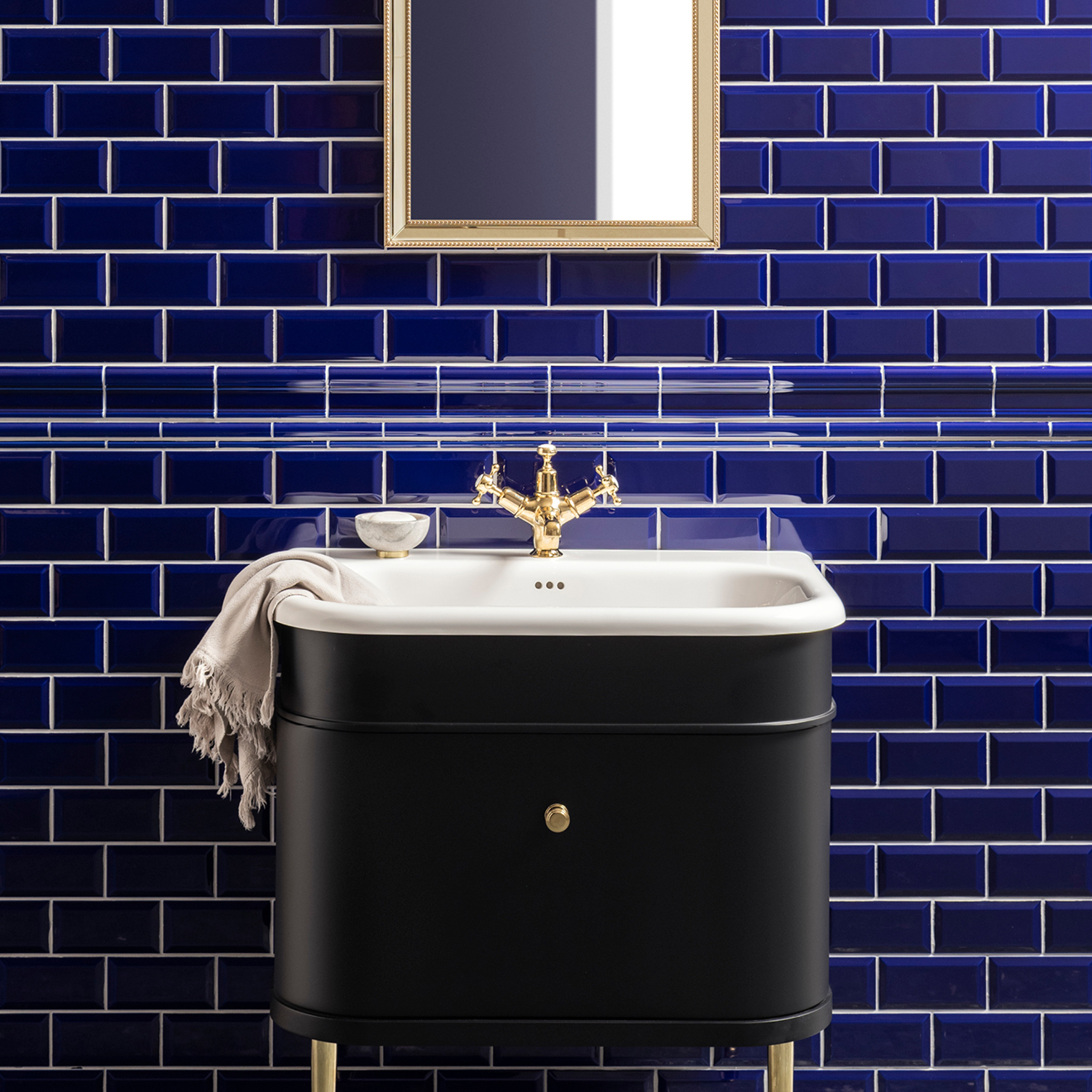 Artworks_Royal_blue_IM-0021189