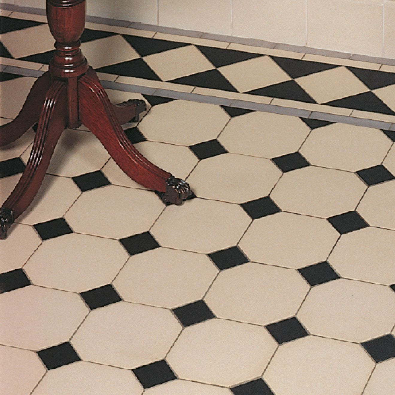 Original_Style_VFT_Melville_border_Black_Grey_White_York_pattern_Black_White
