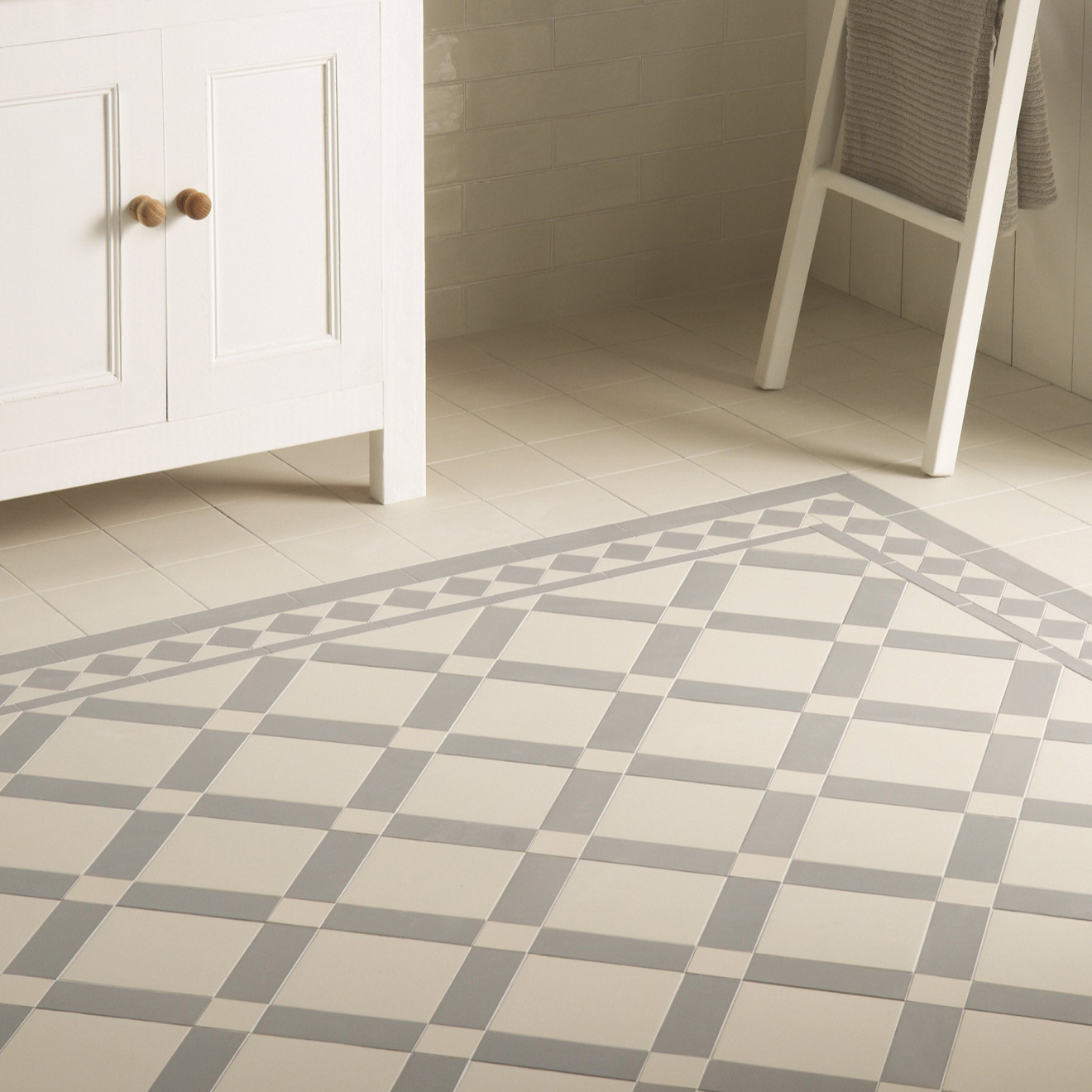 Original_Style_VFT_Mosaics_Falkirk_Pattern_in_Dover_White_and_Grey_