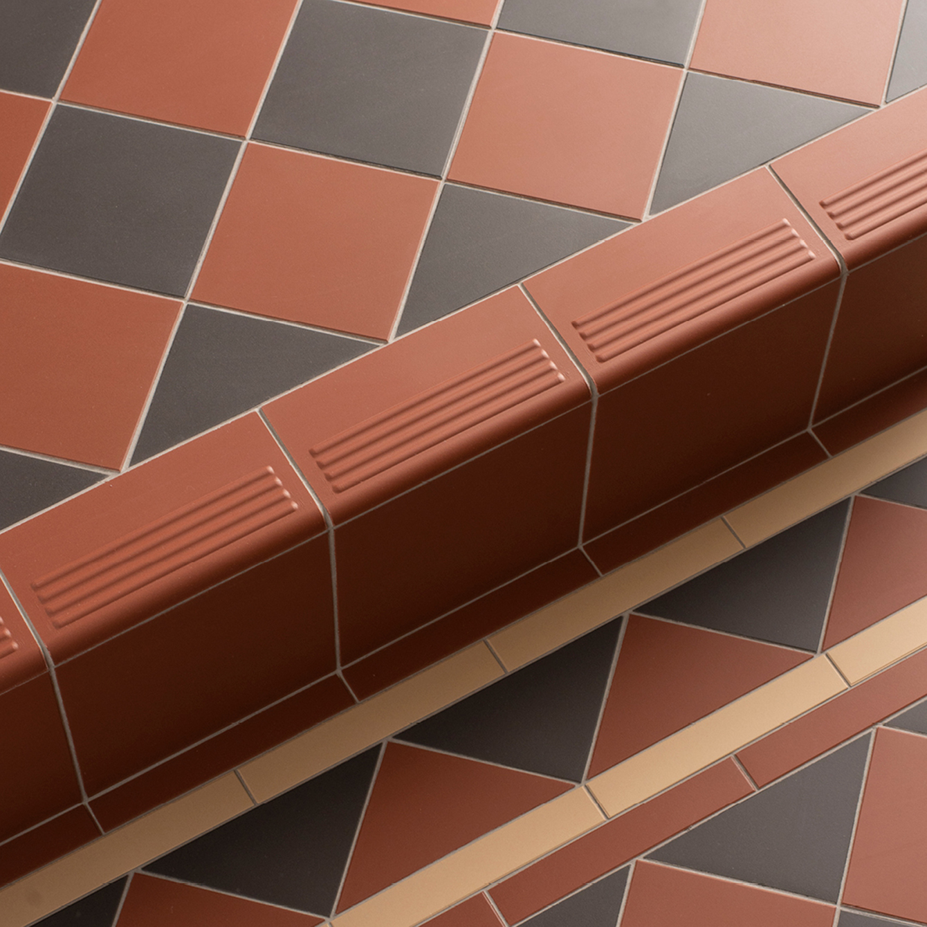 Original_Style_VFT_Step_Edge_feature_in_Red_Black_and_London_Stone_White_01