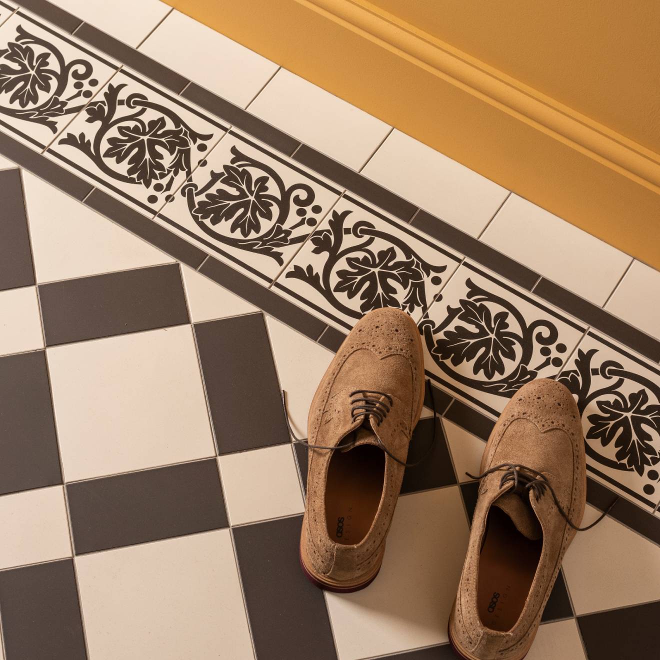 Original_Style_VFT_Shaftesbury_black_on_Dover_white_with_Falkirk_pattern_01_1_1